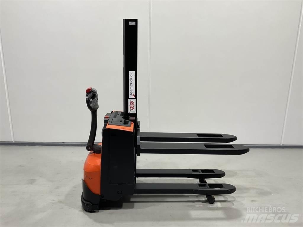 BT SWE080L 自走式堆積機