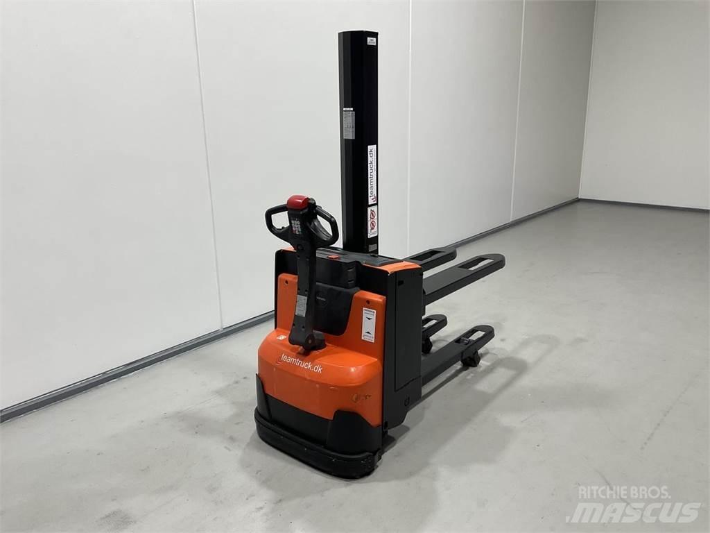 BT SWE080L 自走式堆積機