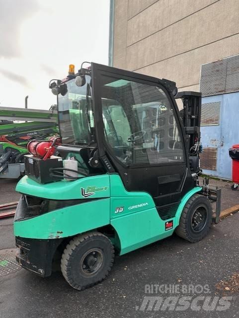 Mitsubishi FD 35 N 柴油卡車
