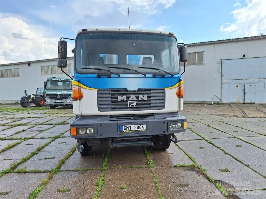 MAN 32.364 VFC 8X4 商用底盤車