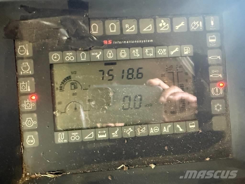 CLAAS Jaguar 900 聯合收穫機