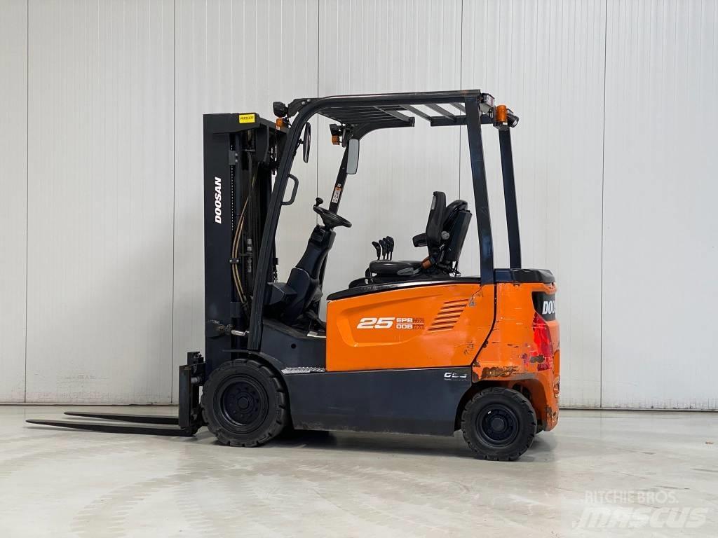 Doosan B25X-7 電動堆高機