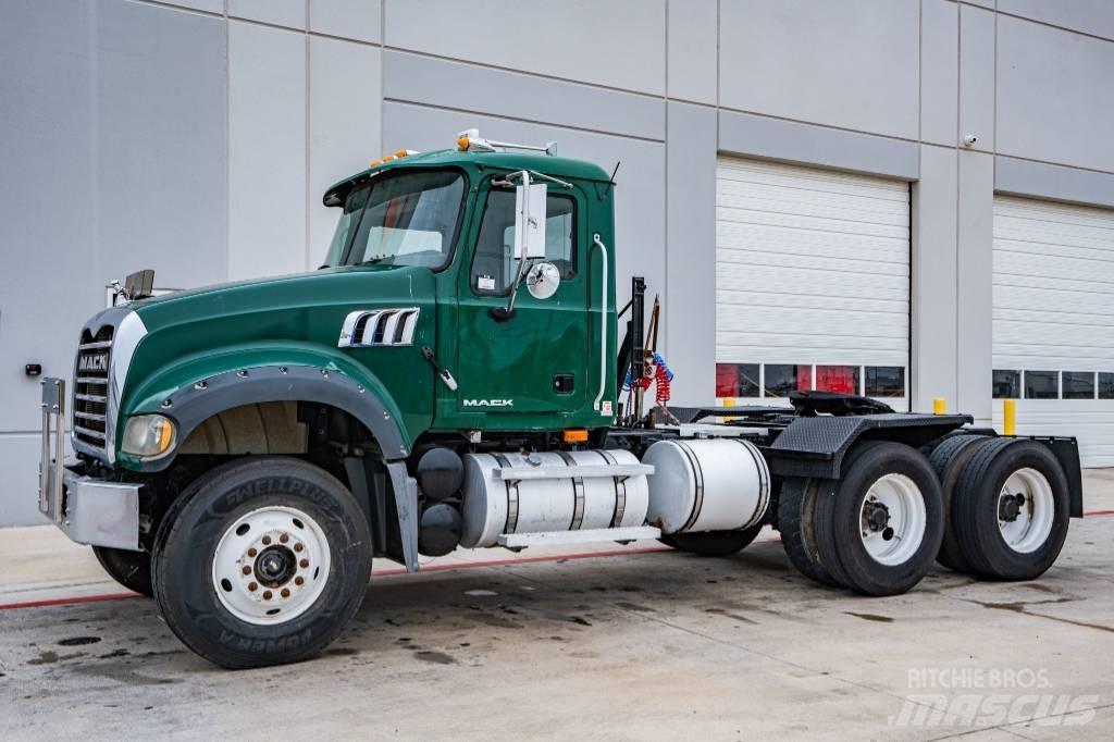 Mack Granite 曳引機組件