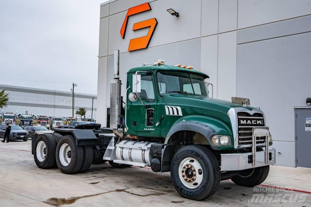 Mack Granite 曳引機組件