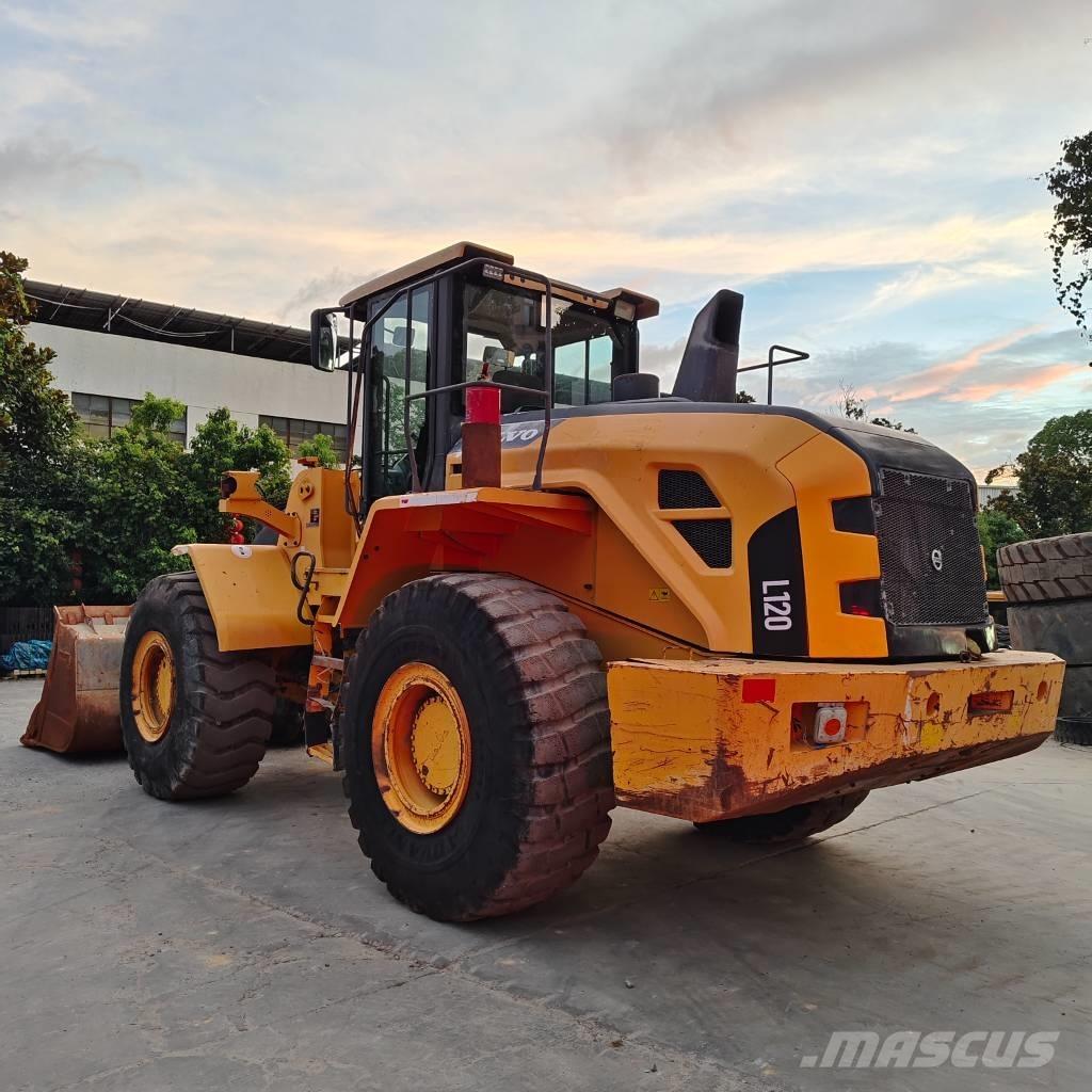 Volvo L 120 輪胎式裝載機