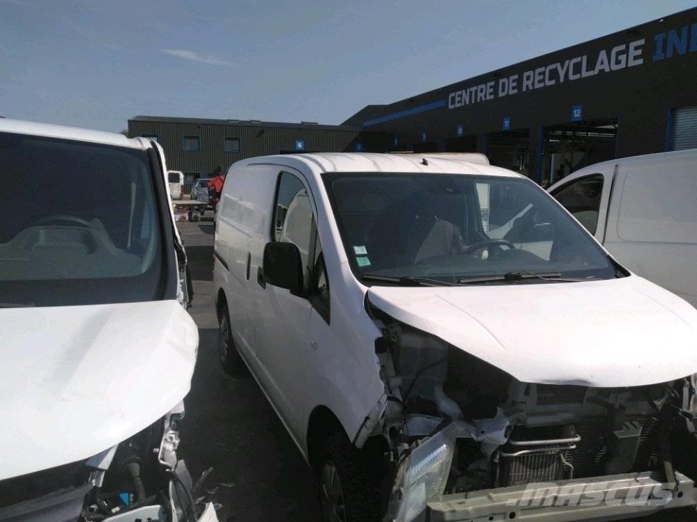 Nissan NV 200 廂式貨物運輸車
