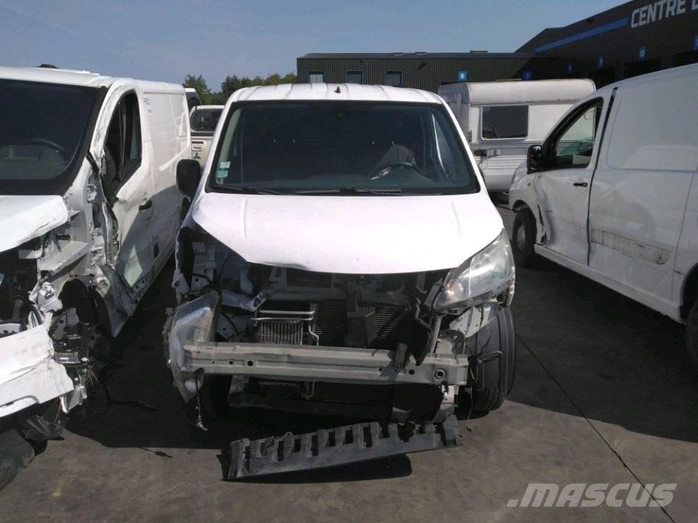 Nissan NV 200 廂式貨物運輸車