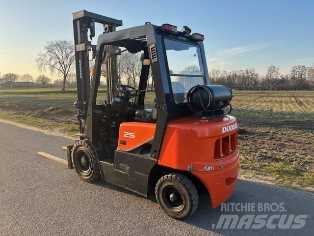 Doosan G 25 G 液化石油氣LPG卡車