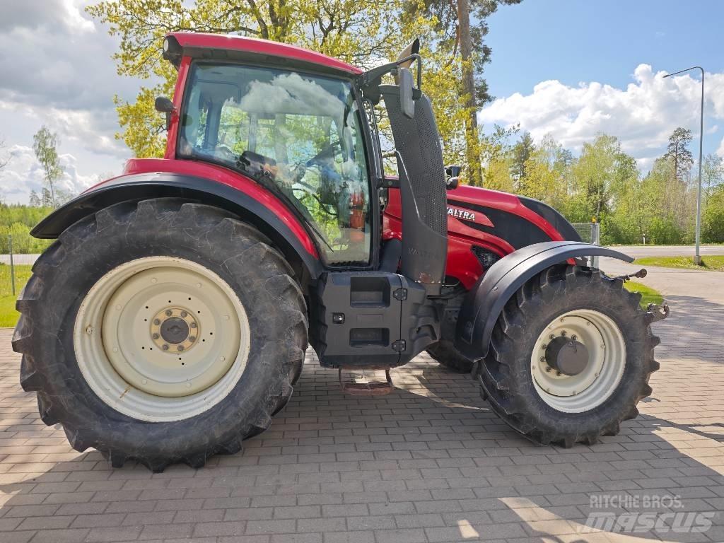 Valtra T 214 D 曳引機
