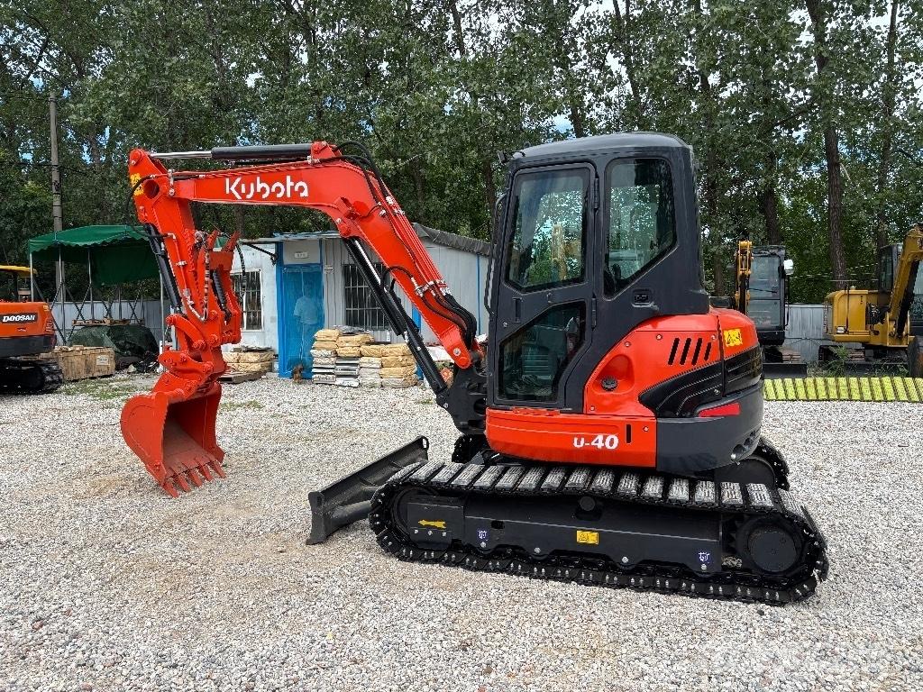 Kubota U40 小型挖土機/掘鑿機<7t(小型挖掘機)