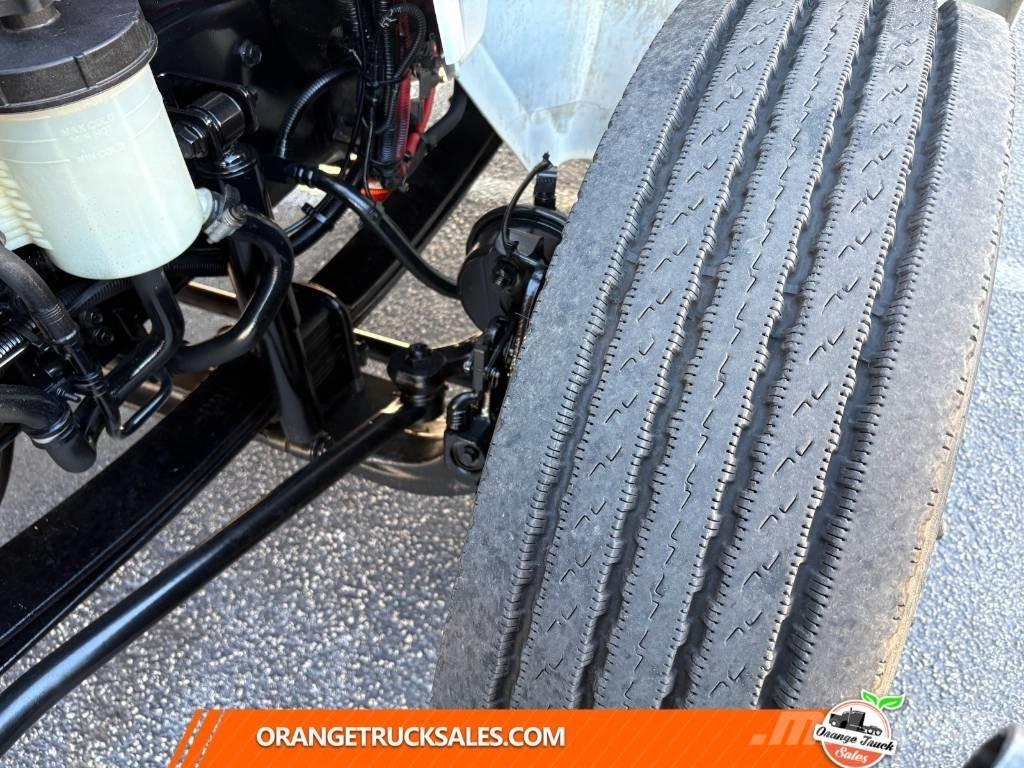 International MV607 貨箱式卡車