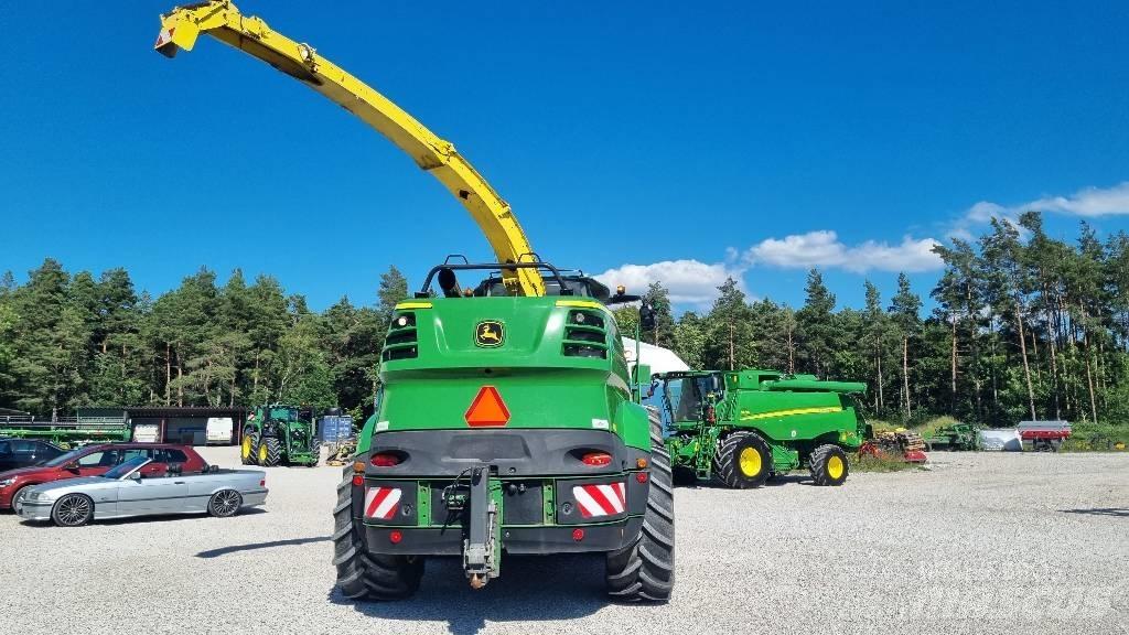 John Deere 8700i 自走式飼料採集機