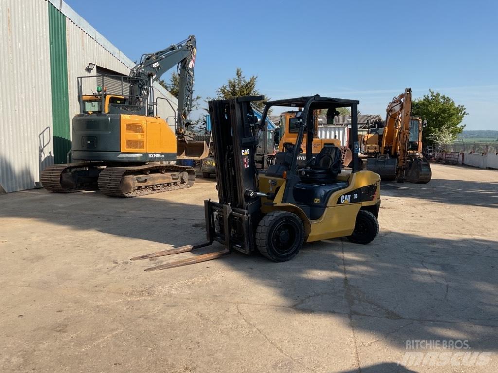 CAT DP30NT 柴油卡車