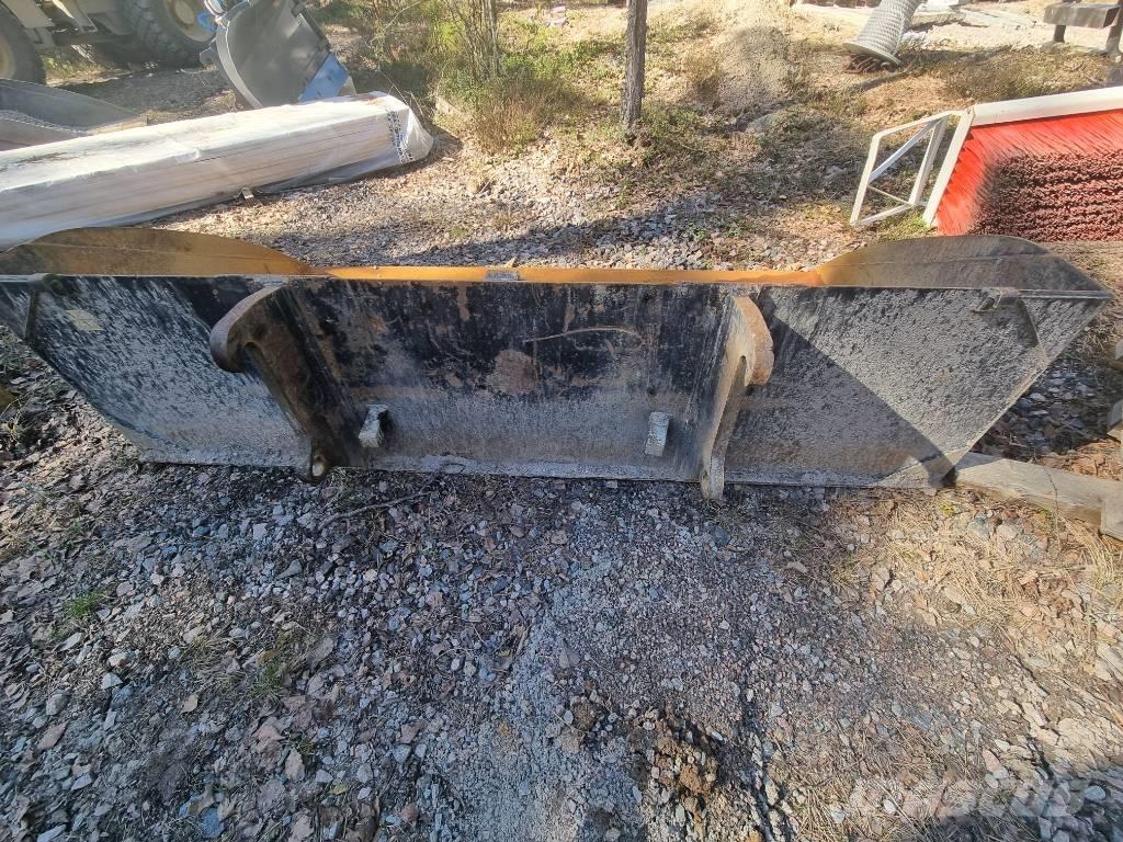 CAT 908M -2015 輪胎式裝載機