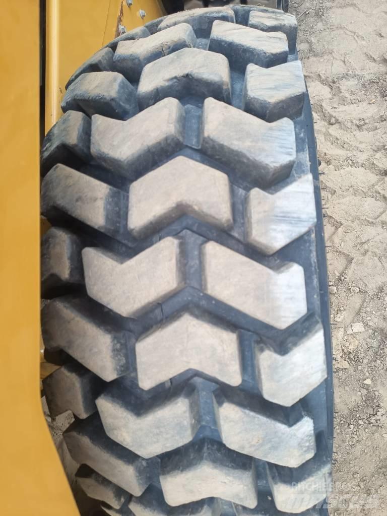 CAT 262 D XPS 滑移轉向裝載機