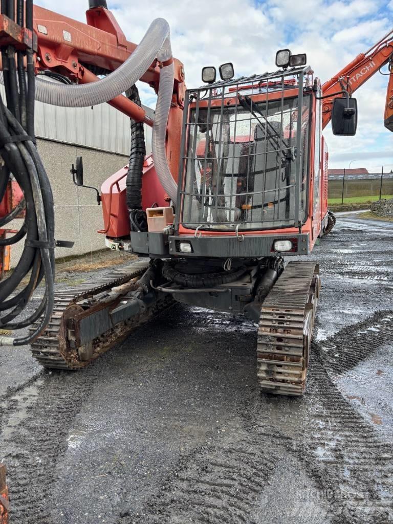 Sandvik DQ 500 鑽孔機
