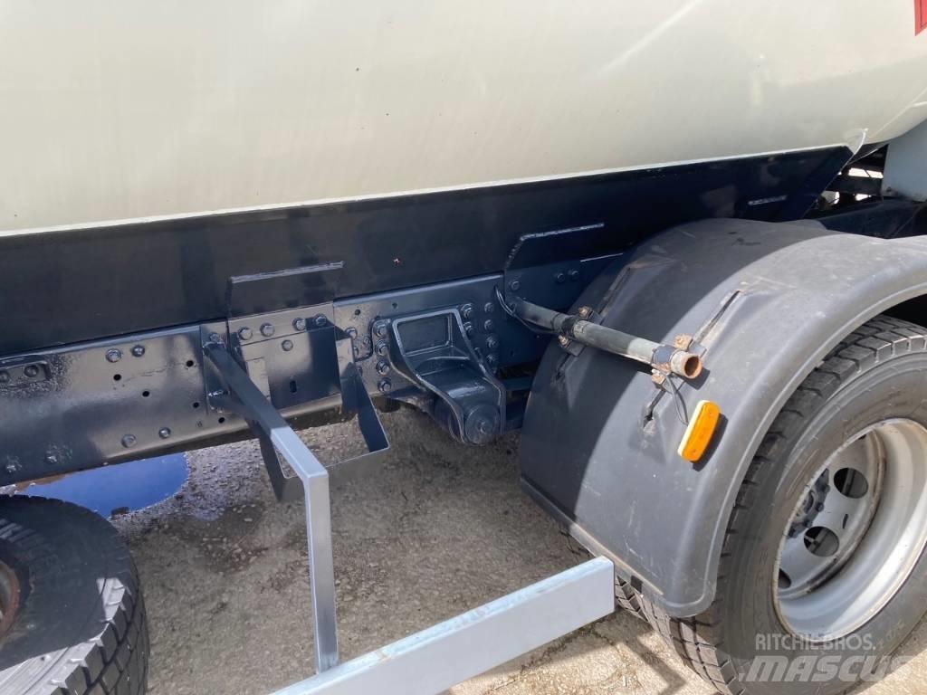 Iveco 135E25 運油車