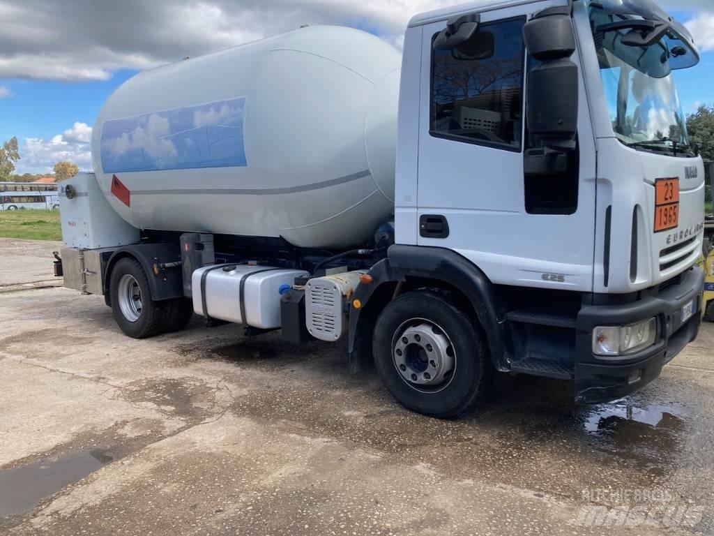 Iveco 135E25 運油車