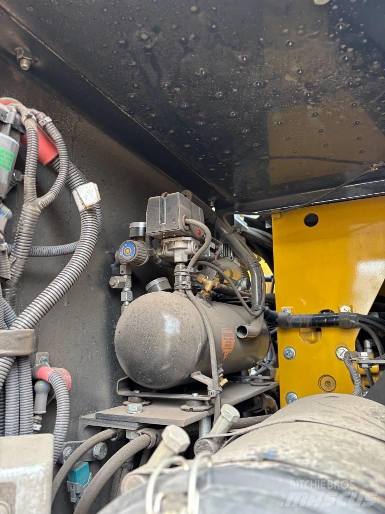 Komatsu PW180-11 旋轉式挖土機/掘鑿機/挖掘機