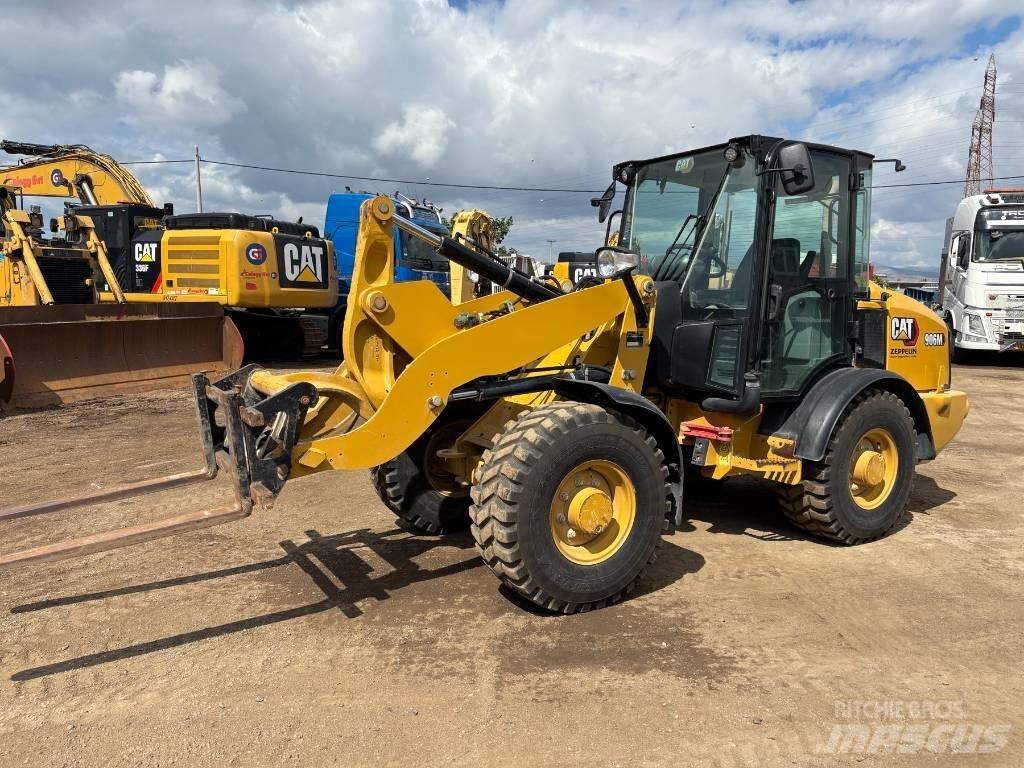 CAT 906 M 輪胎式裝載機