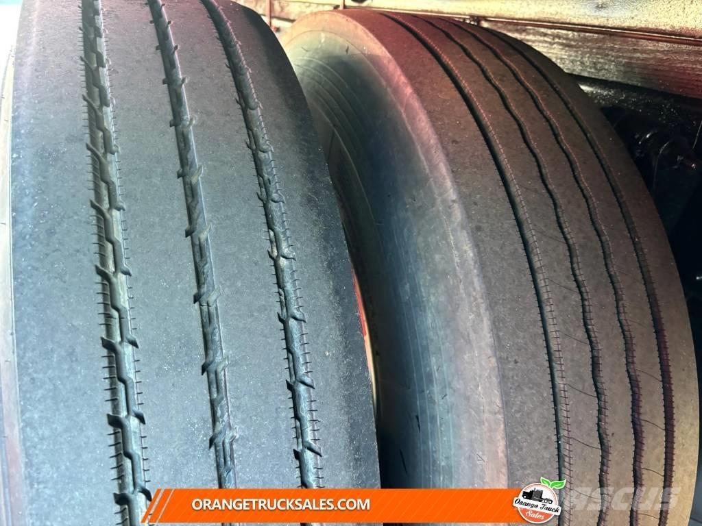 Freightliner M2 貨箱式卡車