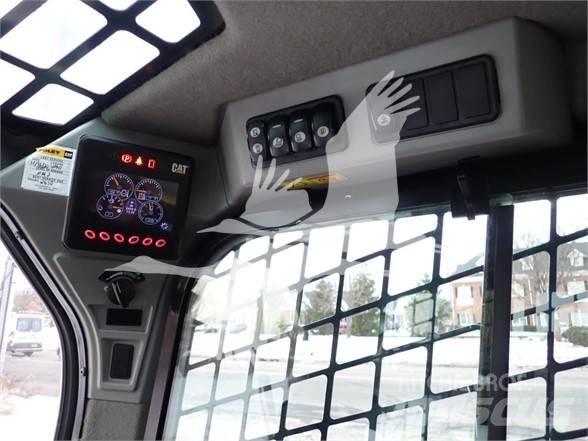 CAT 262D 滑移轉向裝載機