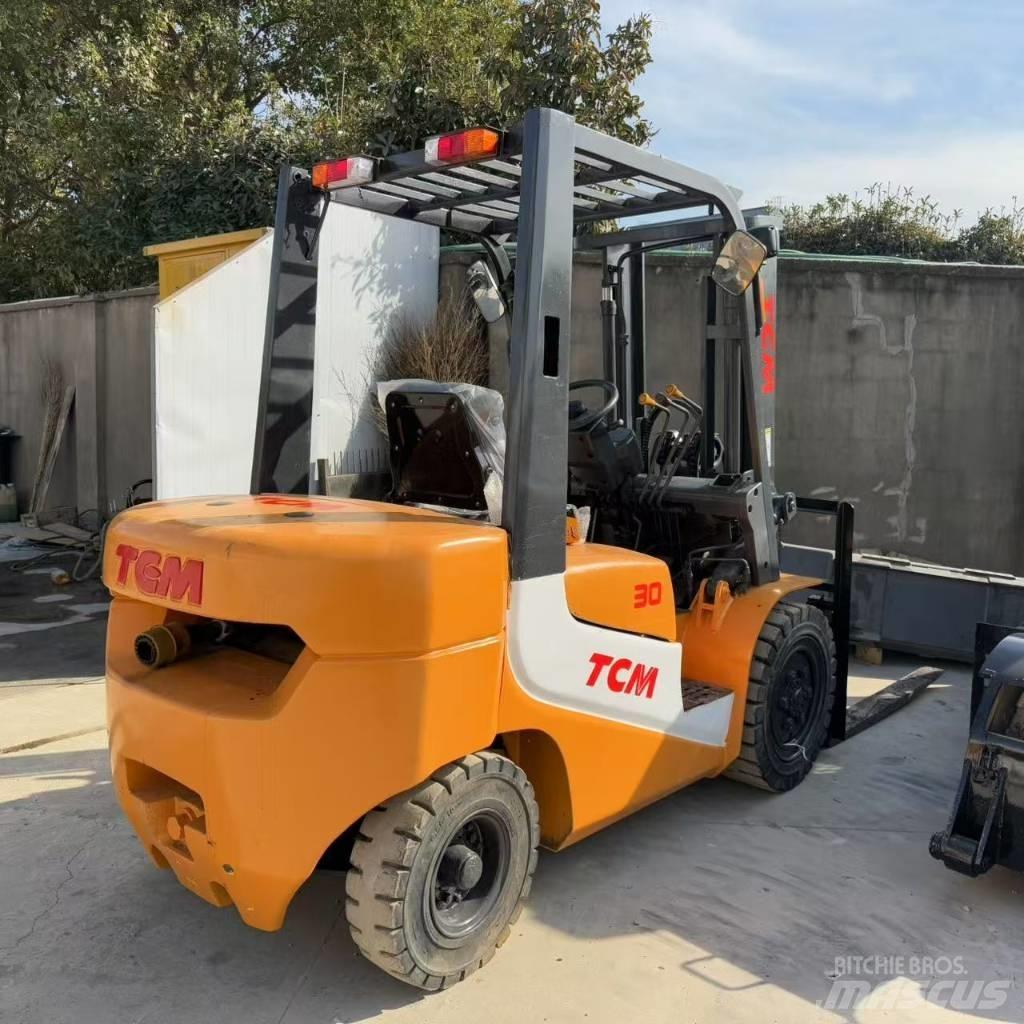 TCM FD 30 柴油卡車