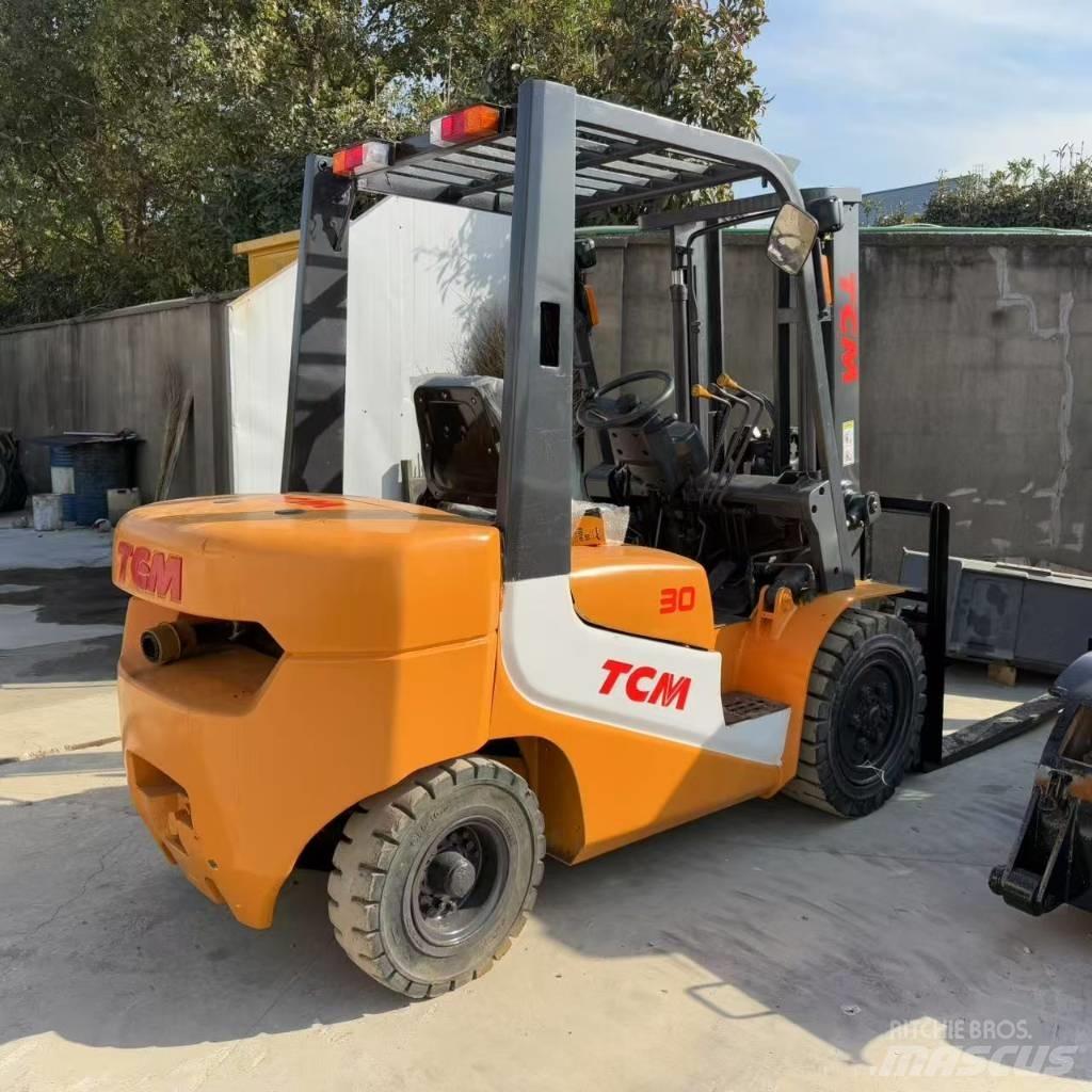 TCM FD 30 柴油卡車