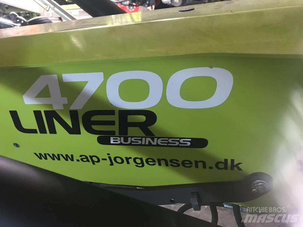 CLAAS Liner 4700 耙與翻草機