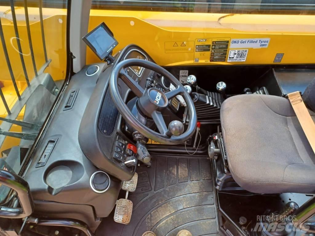 JCB 540-140 伸縮臂操作車