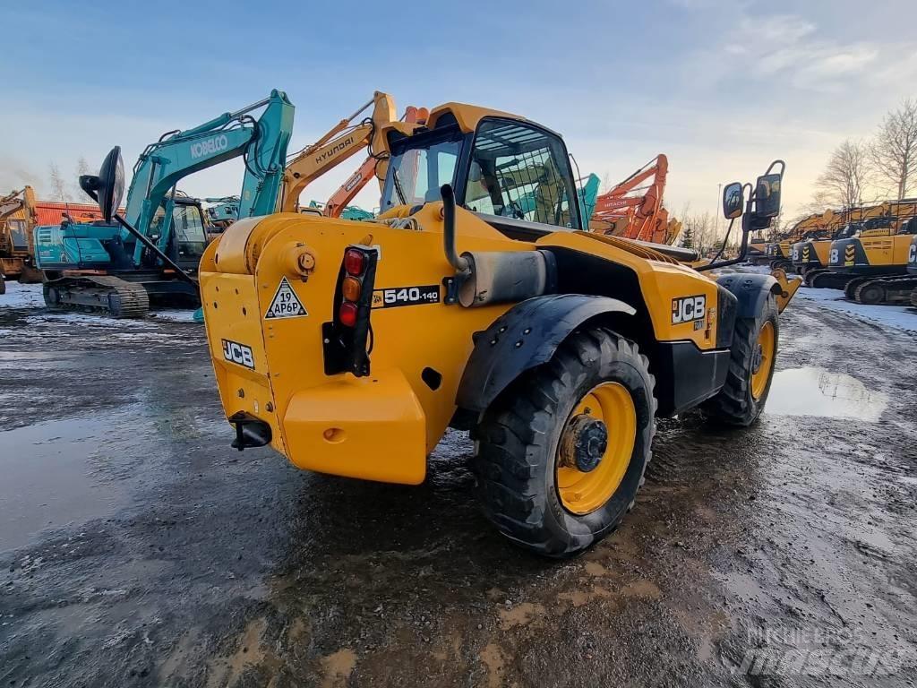 JCB 540-140 Hi-Viz 伸縮臂操作車