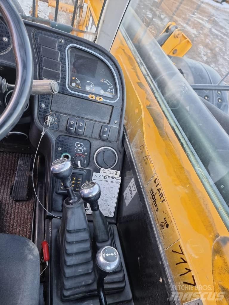 JCB 540-140 Hi-Viz 伸縮臂操作車