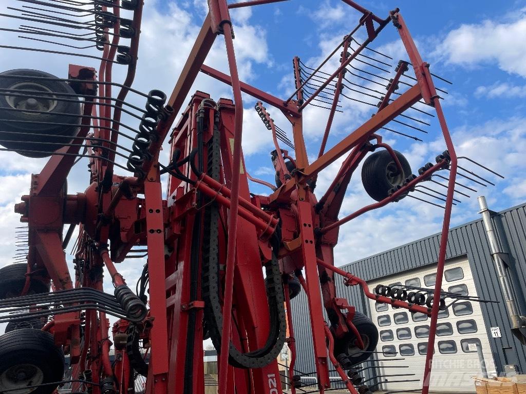 Kuhn GA 15021 耙與翻草機