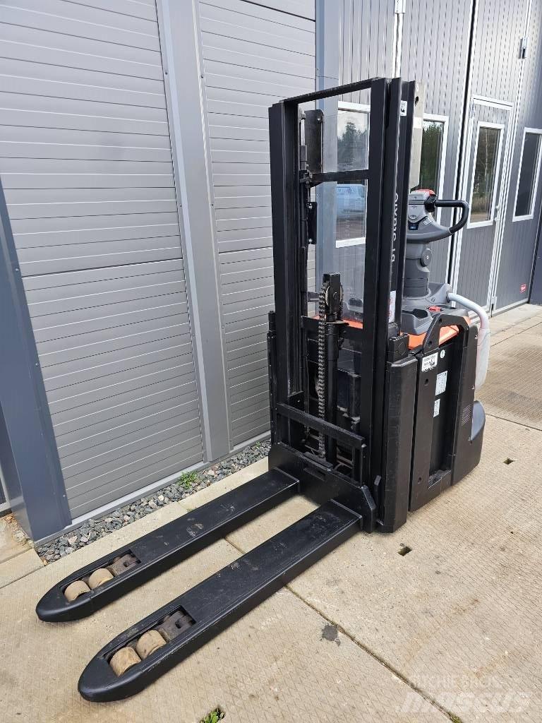 BT SPE 200 D 2500mm 行走控制式堆積機