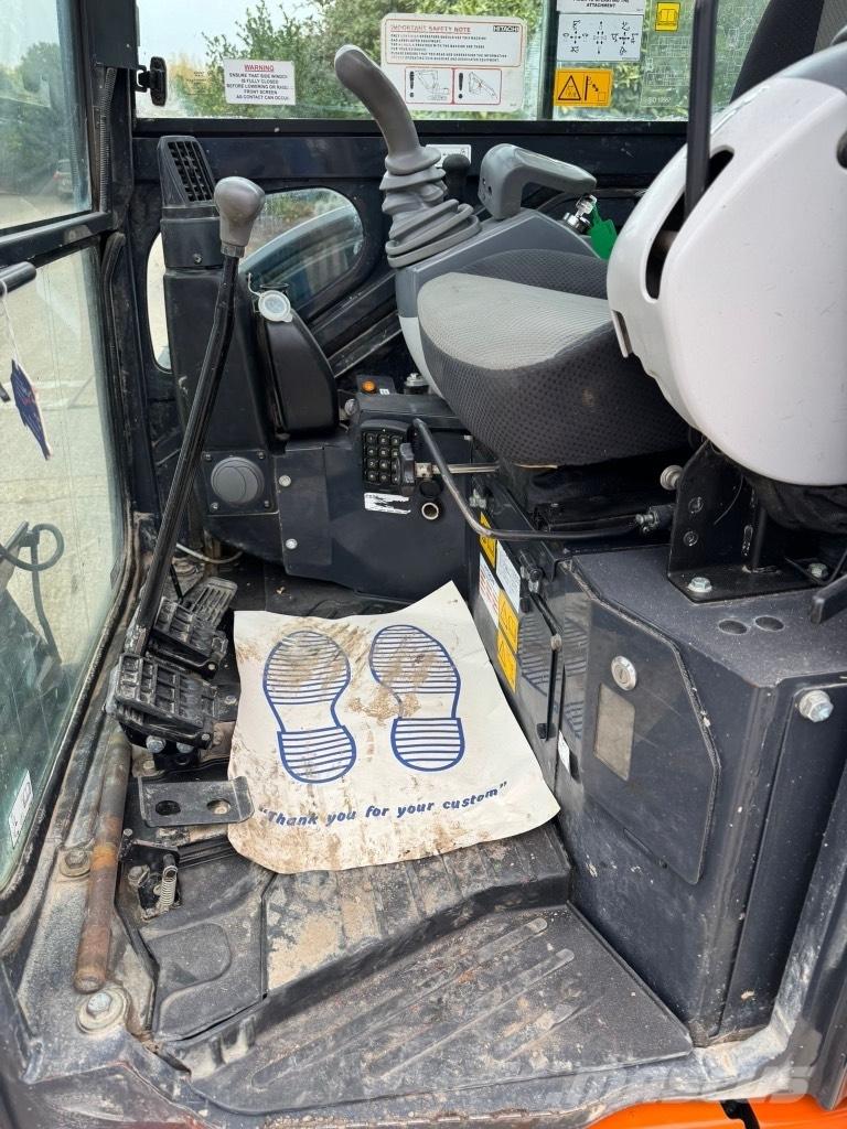 Hitachi zx26 小型挖土機/掘鑿機<7t(小型挖掘機)