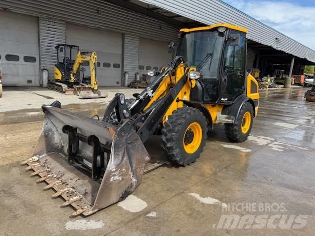JCB 406 輪胎式裝載機