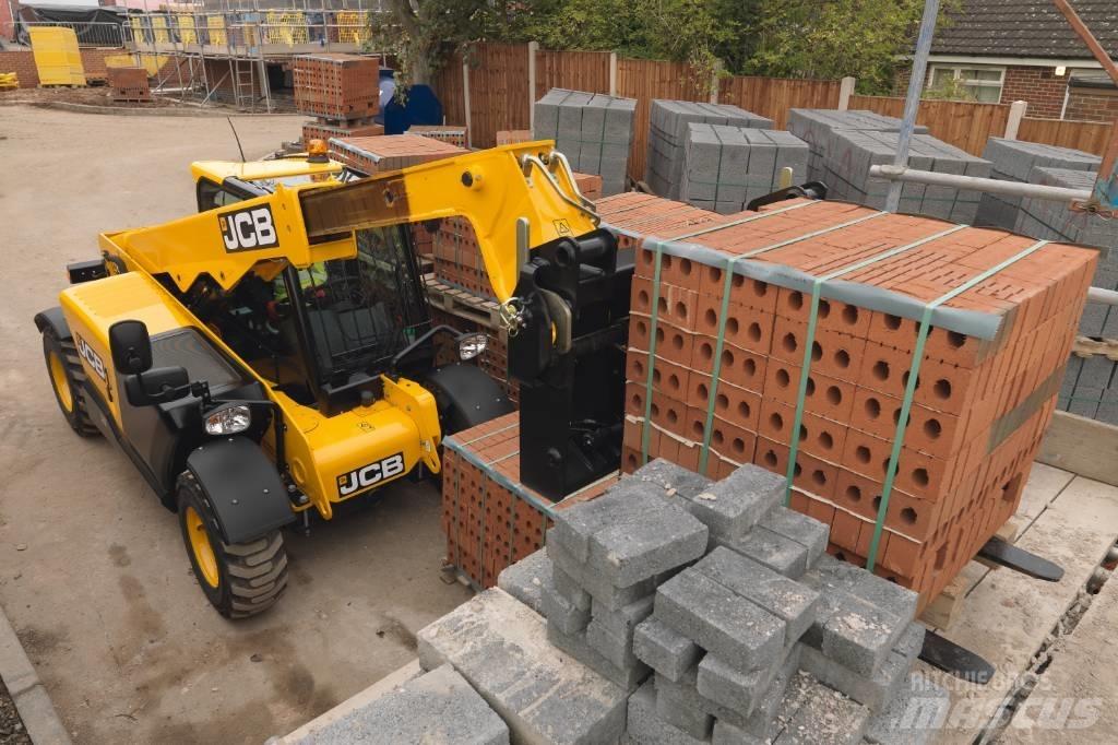 JCB 525-60 伸縮臂操作車