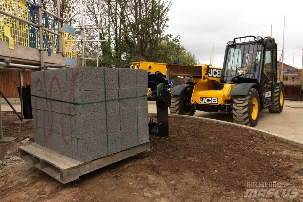JCB 525-60 伸縮臂操作車