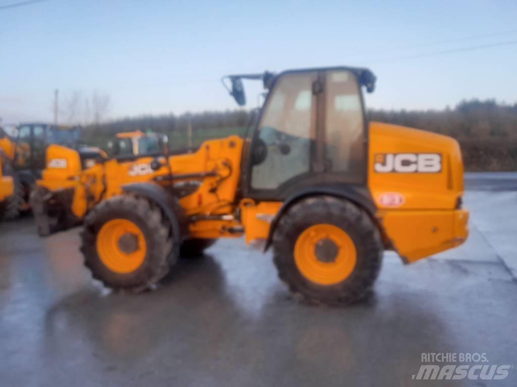 JCB TM 320 農業用伸縮臂裝載機