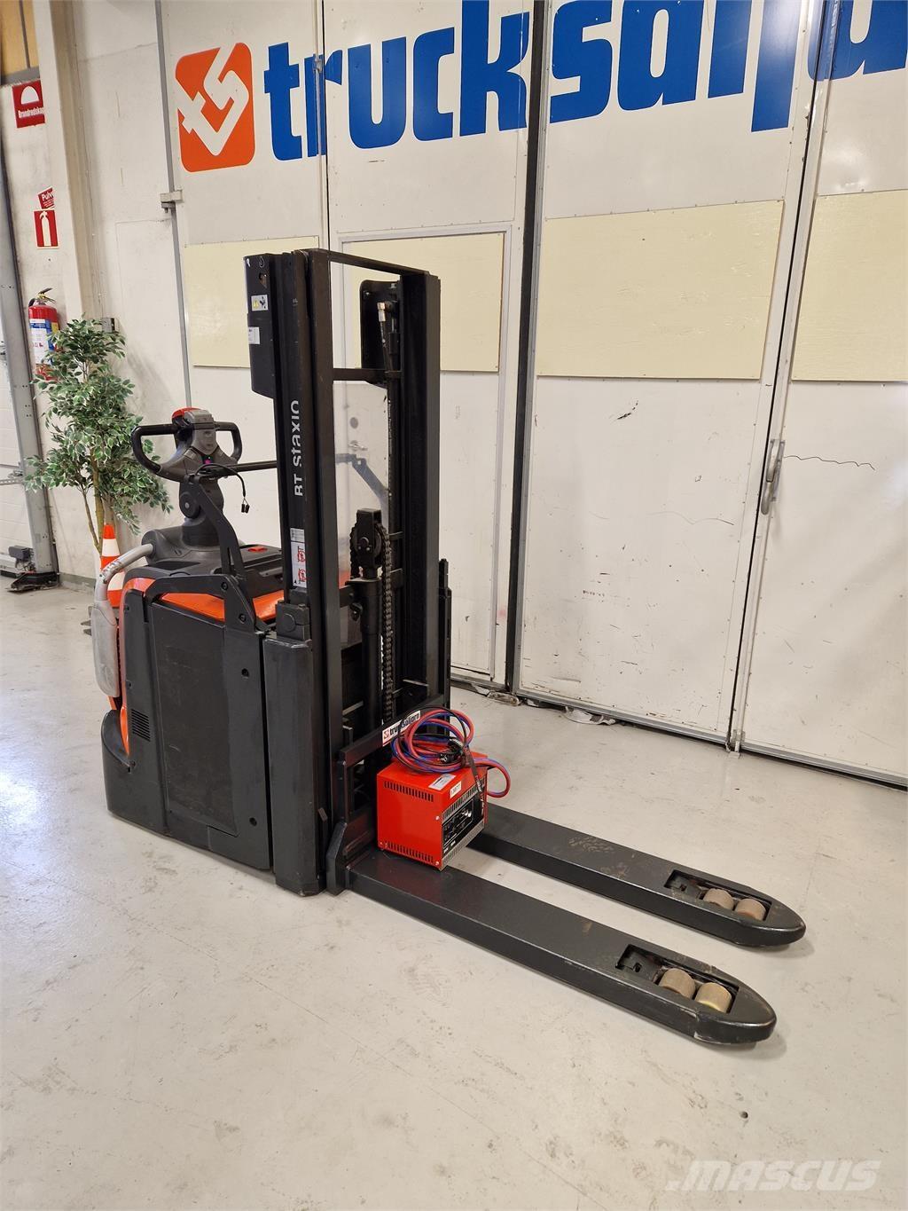 Toyota SPE200D 自走式堆積機