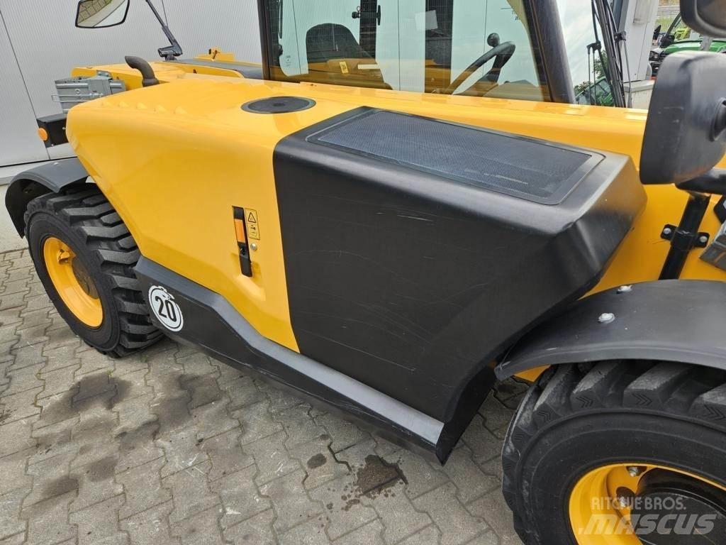 JCB 525-60 伸縮臂操作車