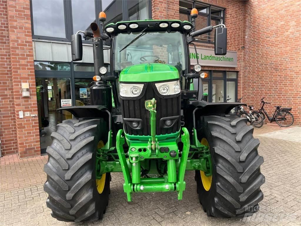 John Deere 6215R 曳引機