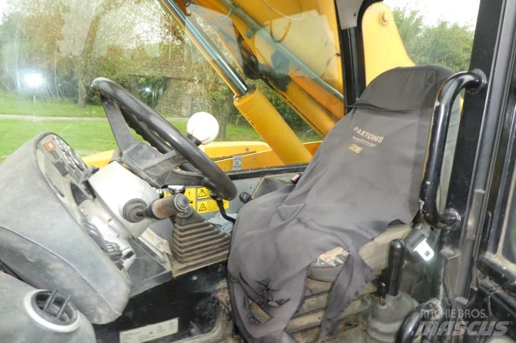 JCB 533-105 伸縮臂操作車