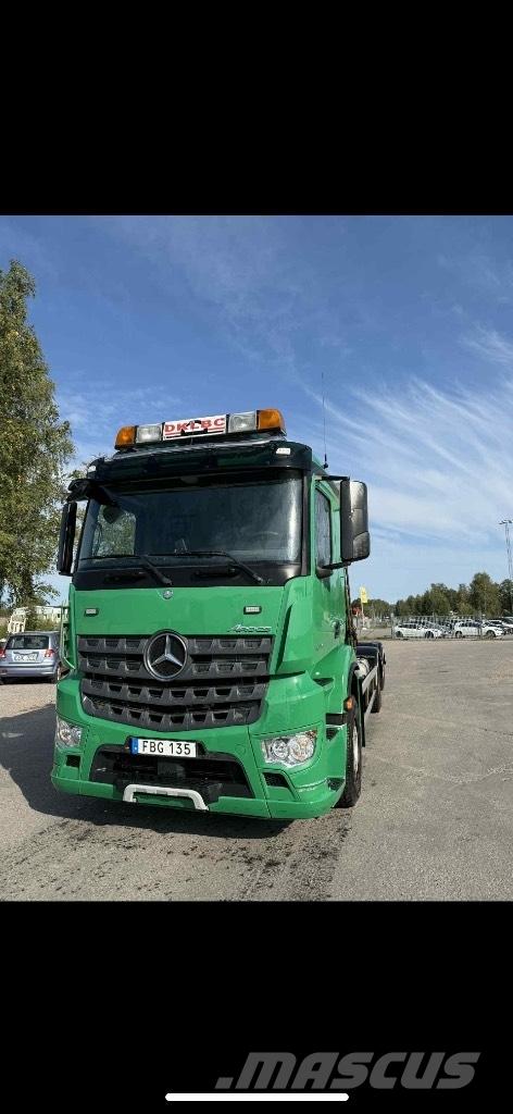 Mercedes-Benz Actros 吊鉤式起重車
