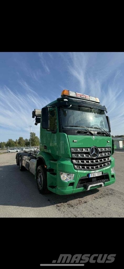 Mercedes-Benz Actros 吊鉤式起重車
