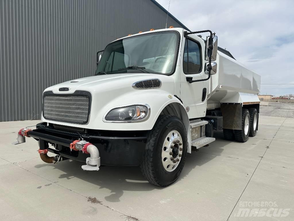 Freightliner M2 水車