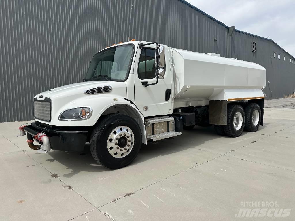 Freightliner M2 水車