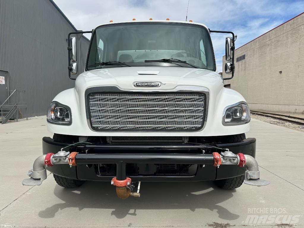 Freightliner M2 水車