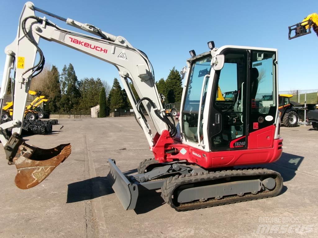 Takeuchi TB 240 小型挖土機/掘鑿機<7t(小型挖掘機)