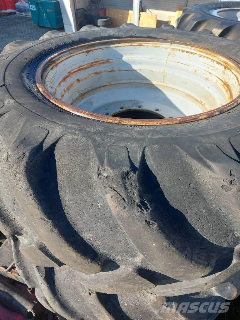 Komatsu 901 輪胎、車輪和輪圈